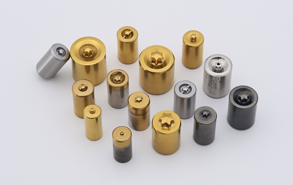 Primarily utilized for the final forming of the screw head and the precise shaping of the recess structure. It is made of high speed steel and classified as a replaceable consumable die component.StandardJIS、ANSI、DIN、ISO、BS、GBHead StyleFlat head、Pan head、Oval head、Binding head、Round head、Truss head、Button head、Hex head、Cheese head or othersMaterialM2 (SKH51)、M35(SKH55)、M42 (SKH59)Diameter●Metric Unit : 12 mm, 14 mm, 18 mm, 23 mm, 25 mm, 30 mm●Imperial Unit : 7/16&Prime;, 9/16&Prime;, 7/8&Prime;, 1&Prime;, 1-1/4&Prime;●Other: 13 mm, 17 mm, 19 mm, 20 mmCoating TypeTIN、TICN、TIALN、ALCRONARemarkCustomized as required