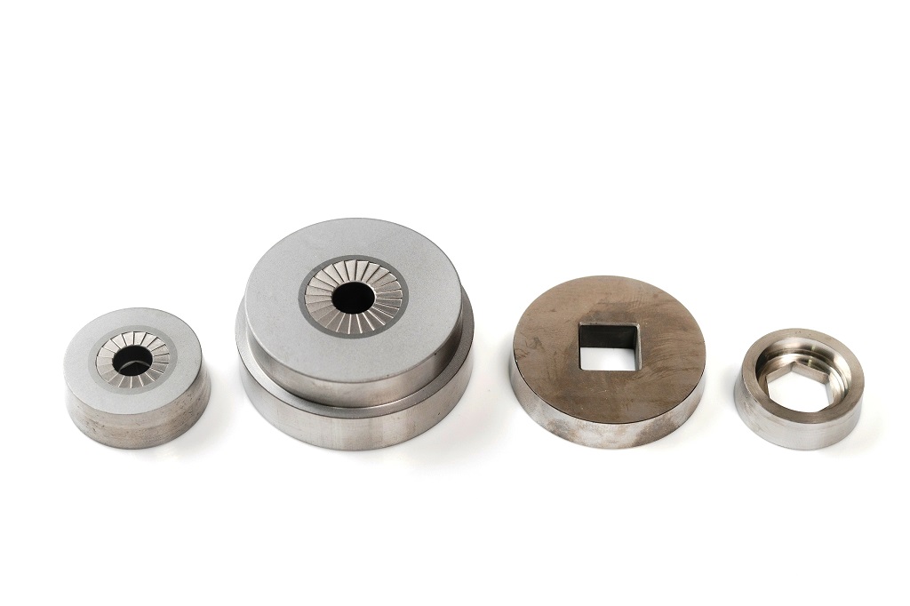 Washers used during the screw manufacturing process to protect screws and molds, ensuring consistent product dimensions and quality. Dimensions can be manufactured according to the customers&rsquo; drawing.